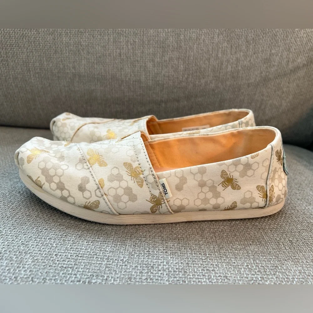 TOMS Alpargata Cream and Gold Bumble Bee Honeycomb Casual Canvas Flats Size 6.5